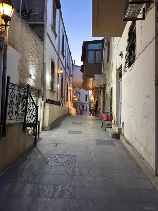 Kirayə verilir 6 otaqlı mənzil 220 m²