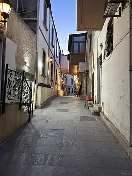 Kirayə verilir 6 otaqlı mənzil 220 m²