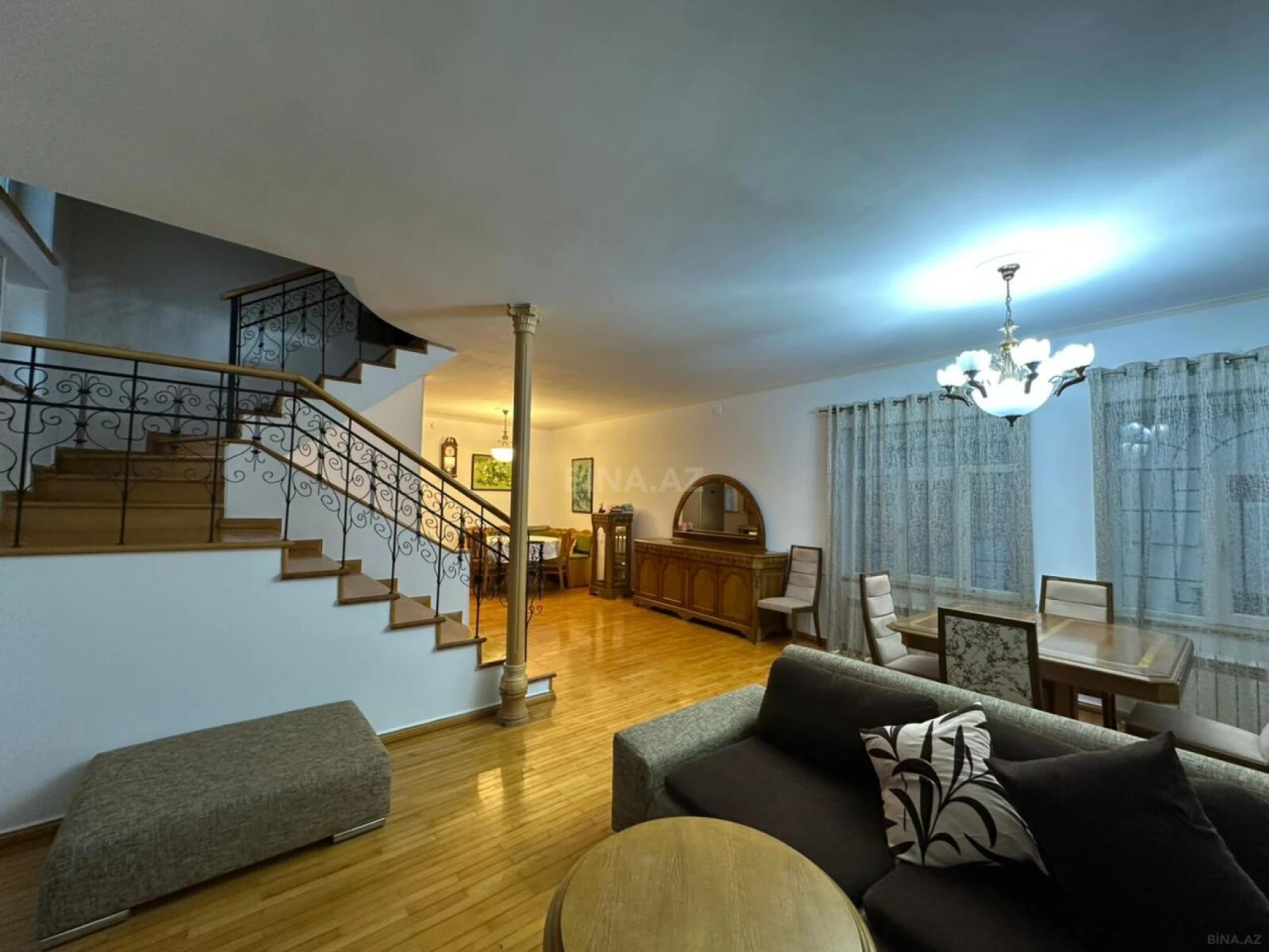 Kirayə verilir 6 otaqlı mənzil 220 m²
