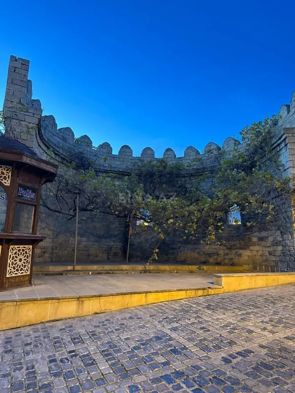 Kirayə verilir 6 otaqlı mənzil 220 m²