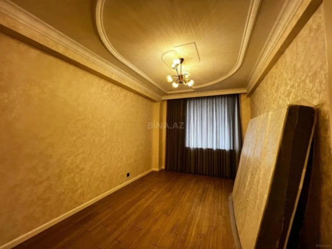 Satılır 3 otaqlı mənzil 117 m²