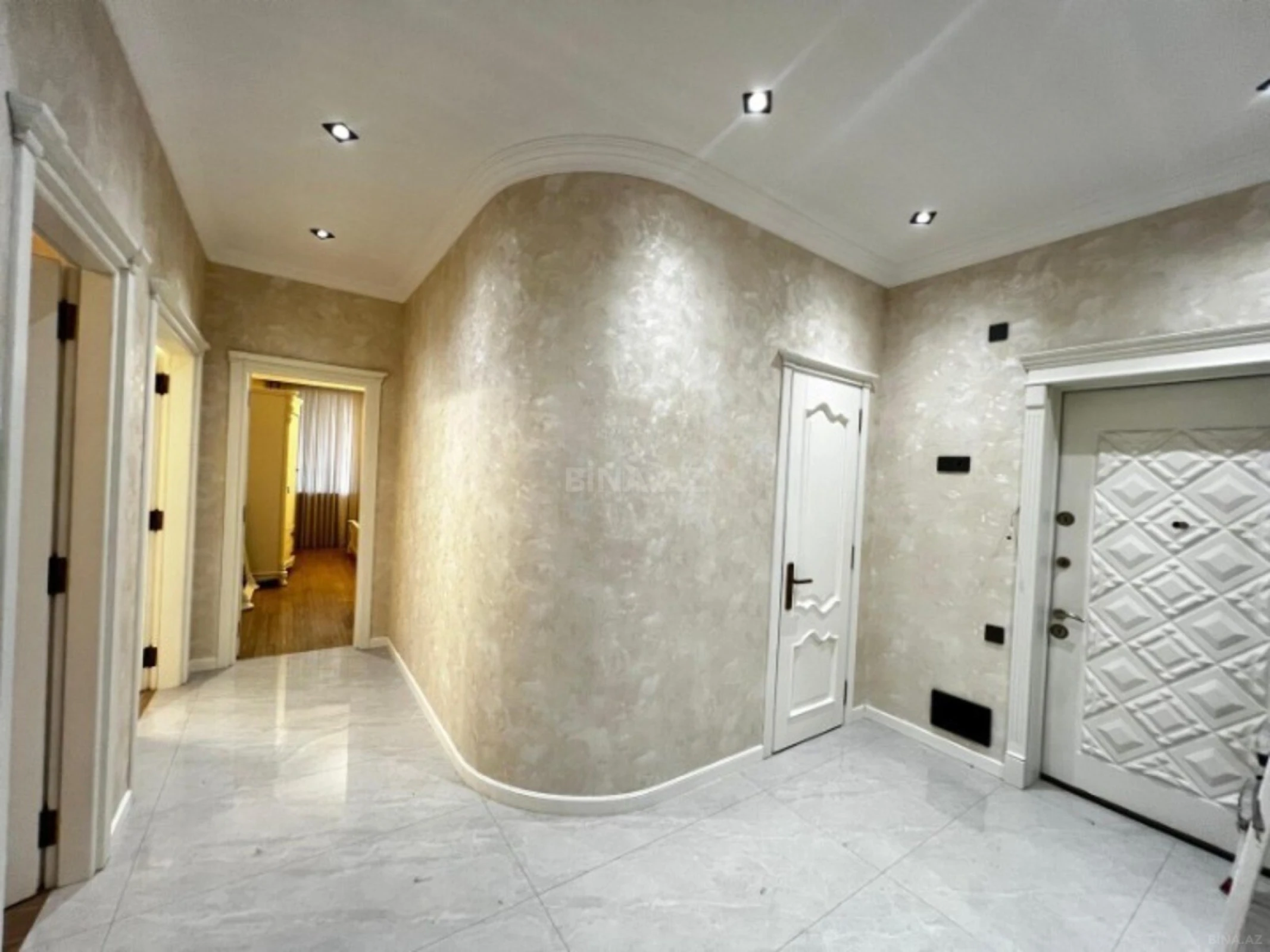 Satılır 3 otaqlı mənzil 117 m²