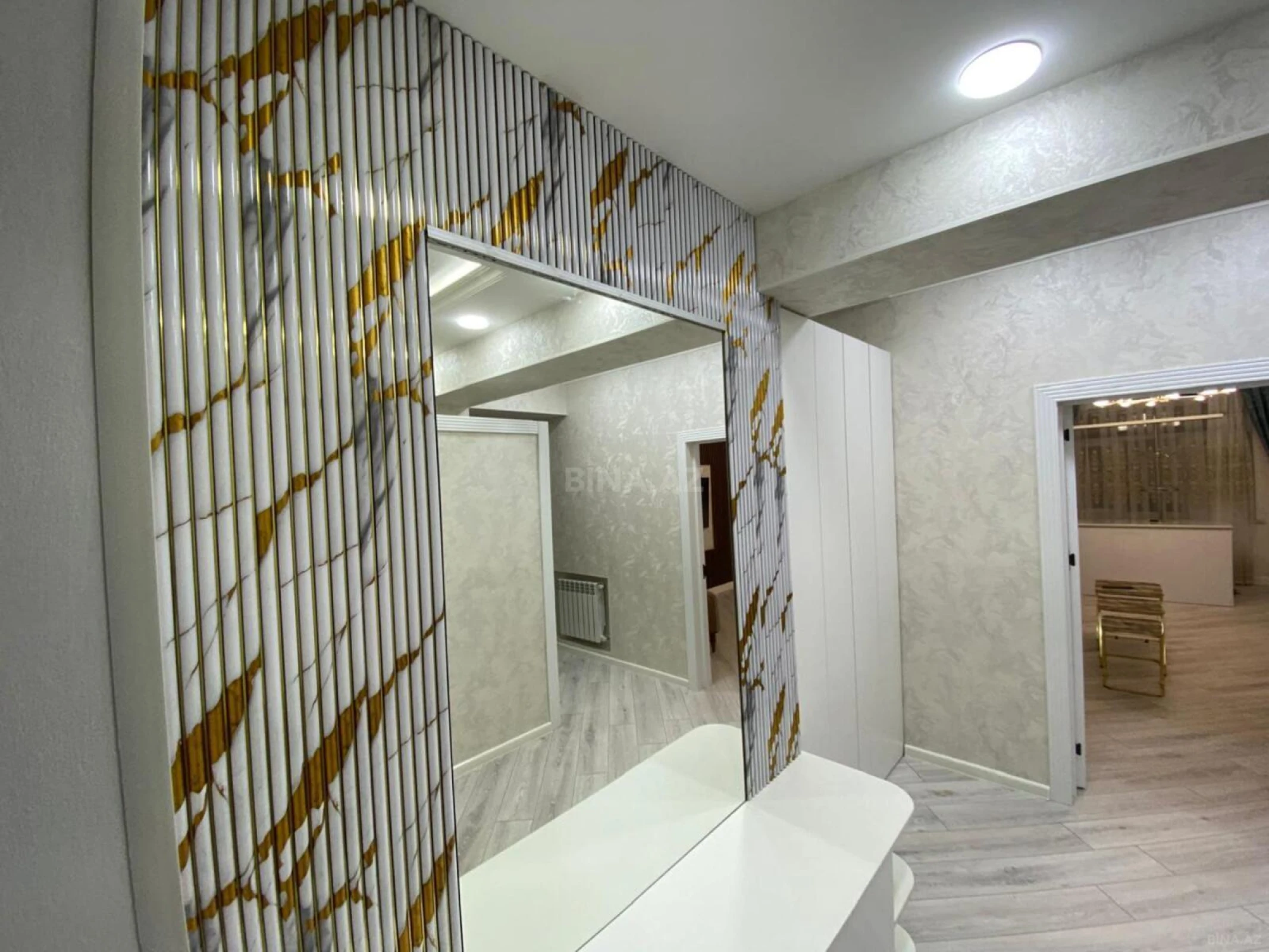 Satılır 2 otaqlı mənzil 81 m²