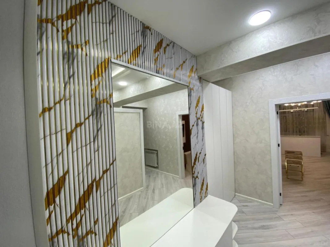 Satılır 2 otaqlı mənzil 81 m²