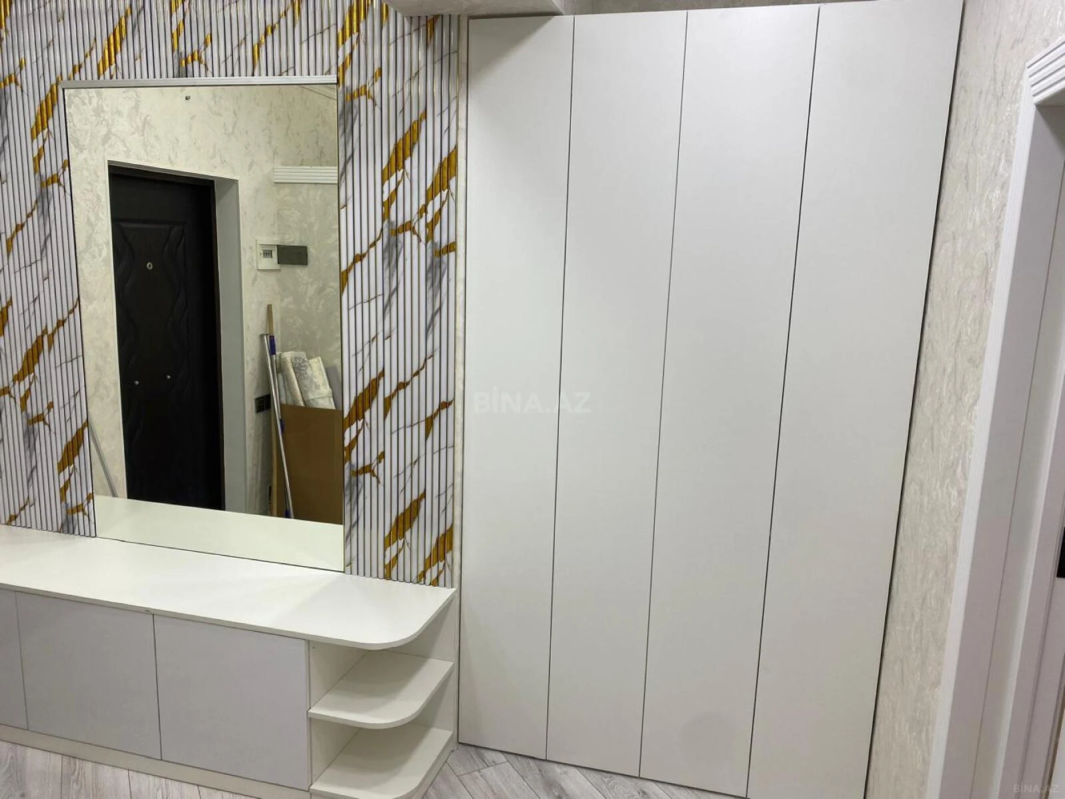 Satılır 2 otaqlı mənzil 81 m²