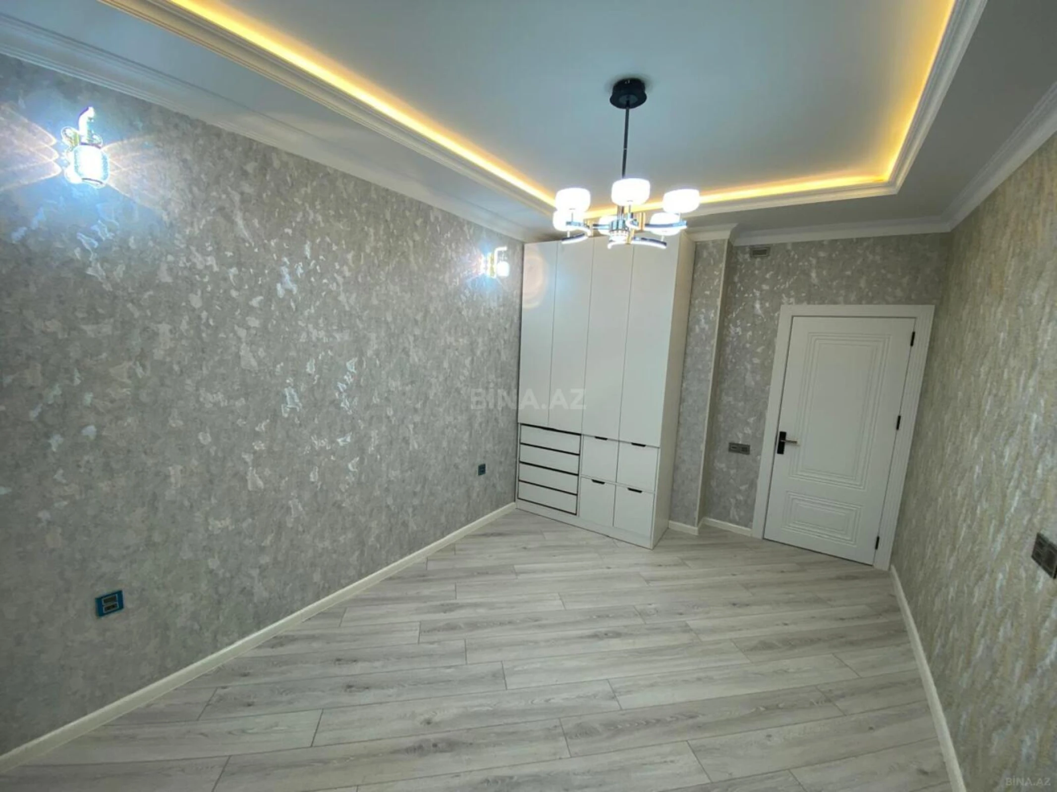 Satılır 2 otaqlı mənzil 81 m²