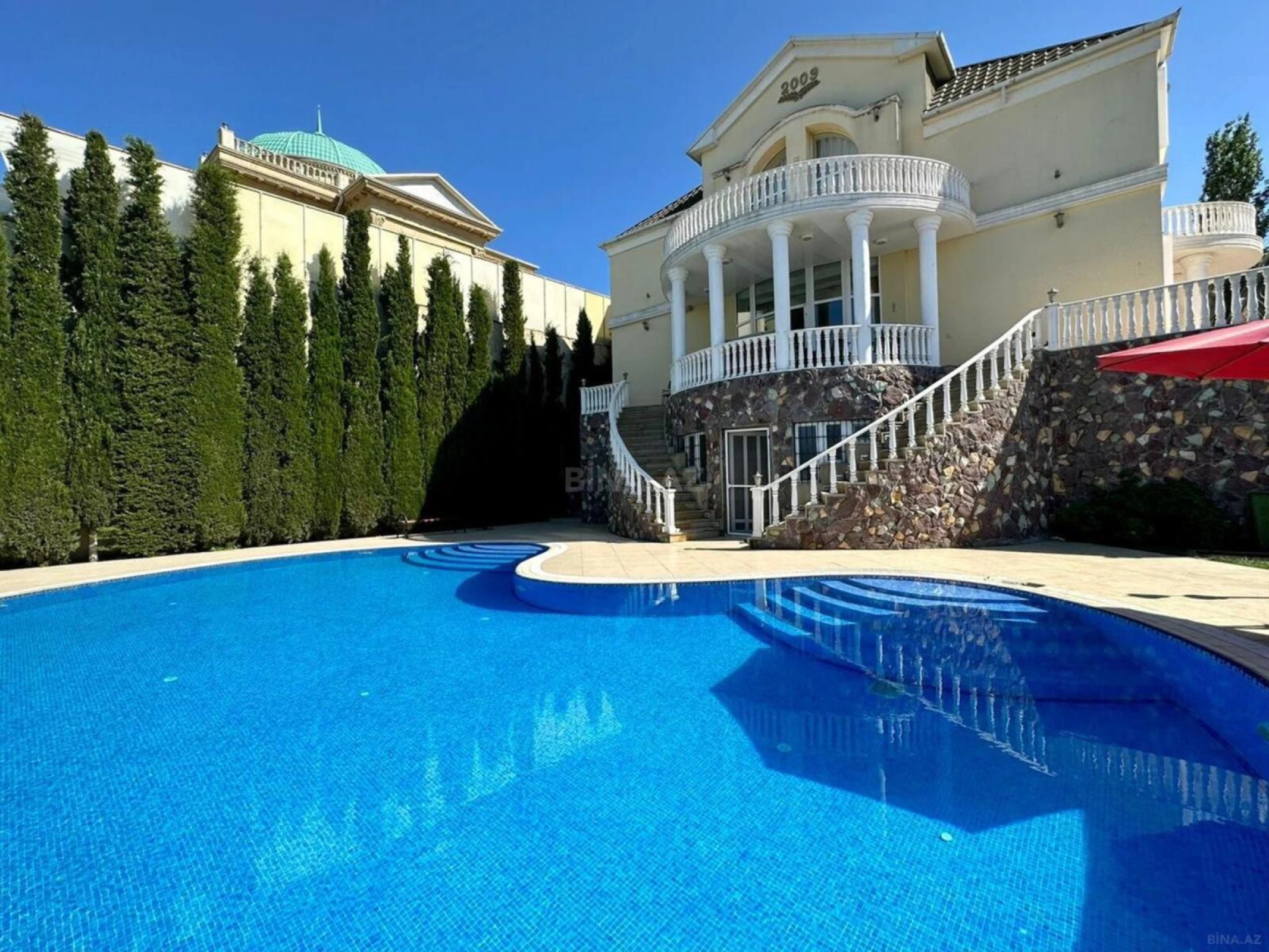 Kirayə verilir 6 otaqlı həyət evi 500 m²