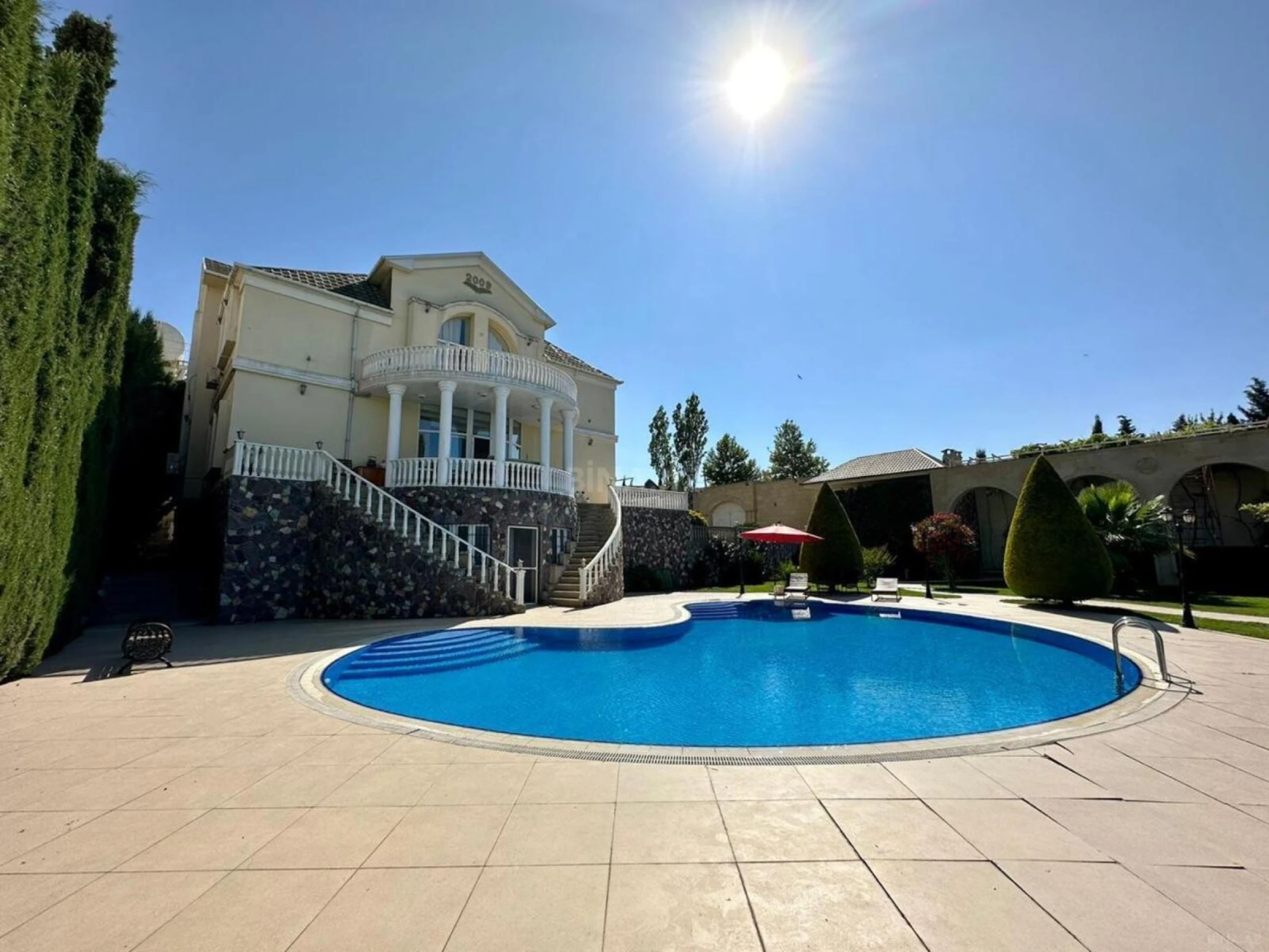 Kirayə verilir 6 otaqlı həyət evi 500 m²