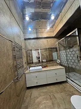 Satılır 4 otaqlı mənzil 200 m²