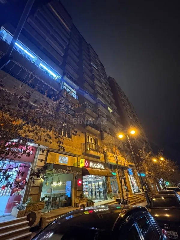Satılır 4 otaqlı mənzil 200 m²