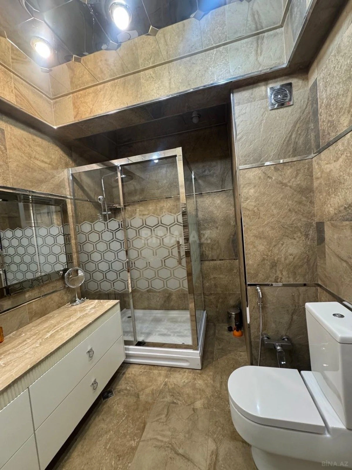 Satılır 4 otaqlı mənzil 200 m²