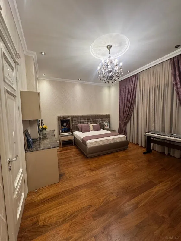 Satılır 4 otaqlı mənzil 200 m²