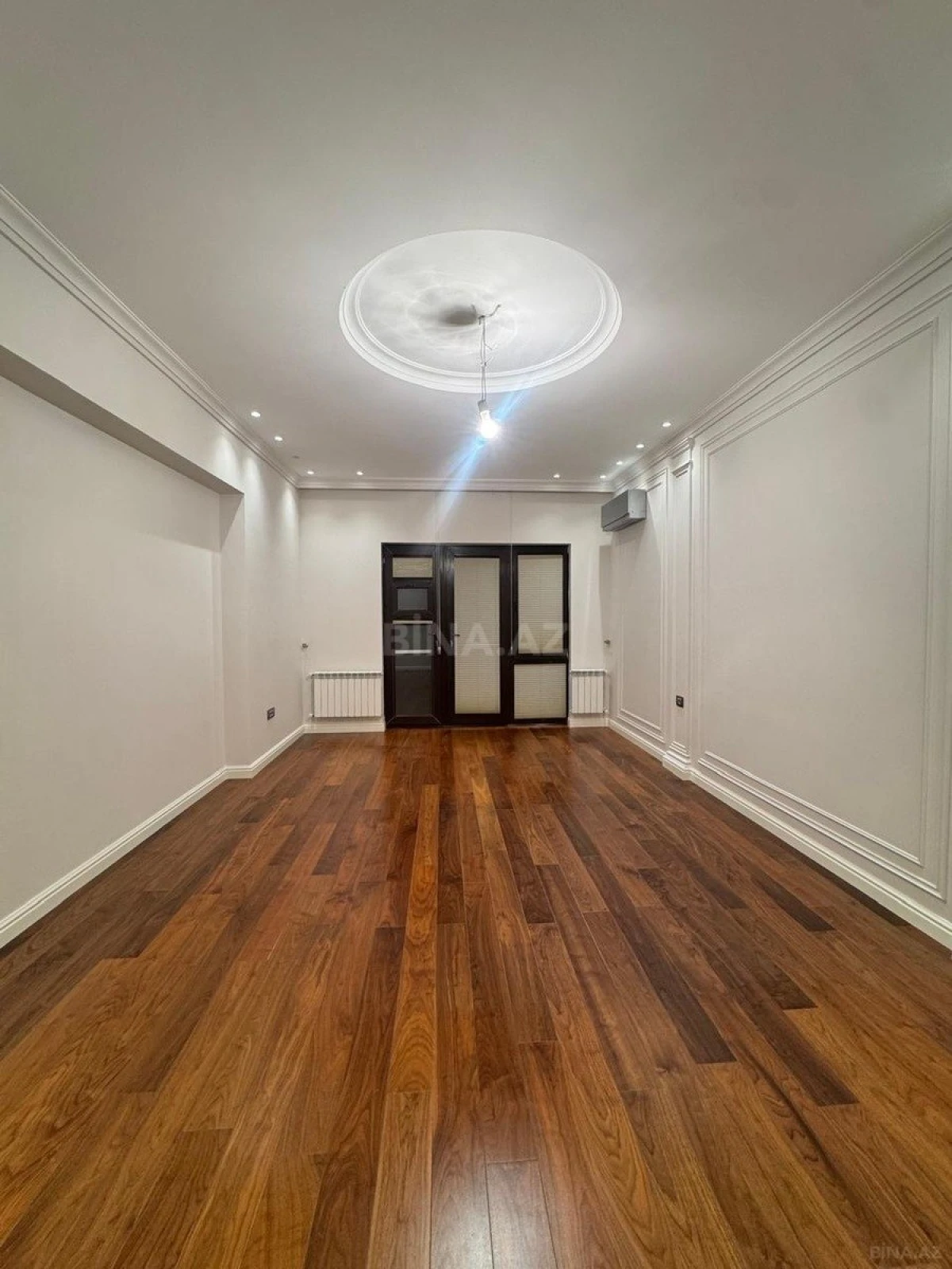 Satılır 4 otaqlı mənzil 200 m²