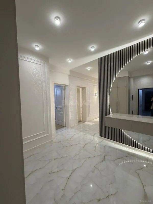 Satılır 3 otaqlı mənzil 129 m²