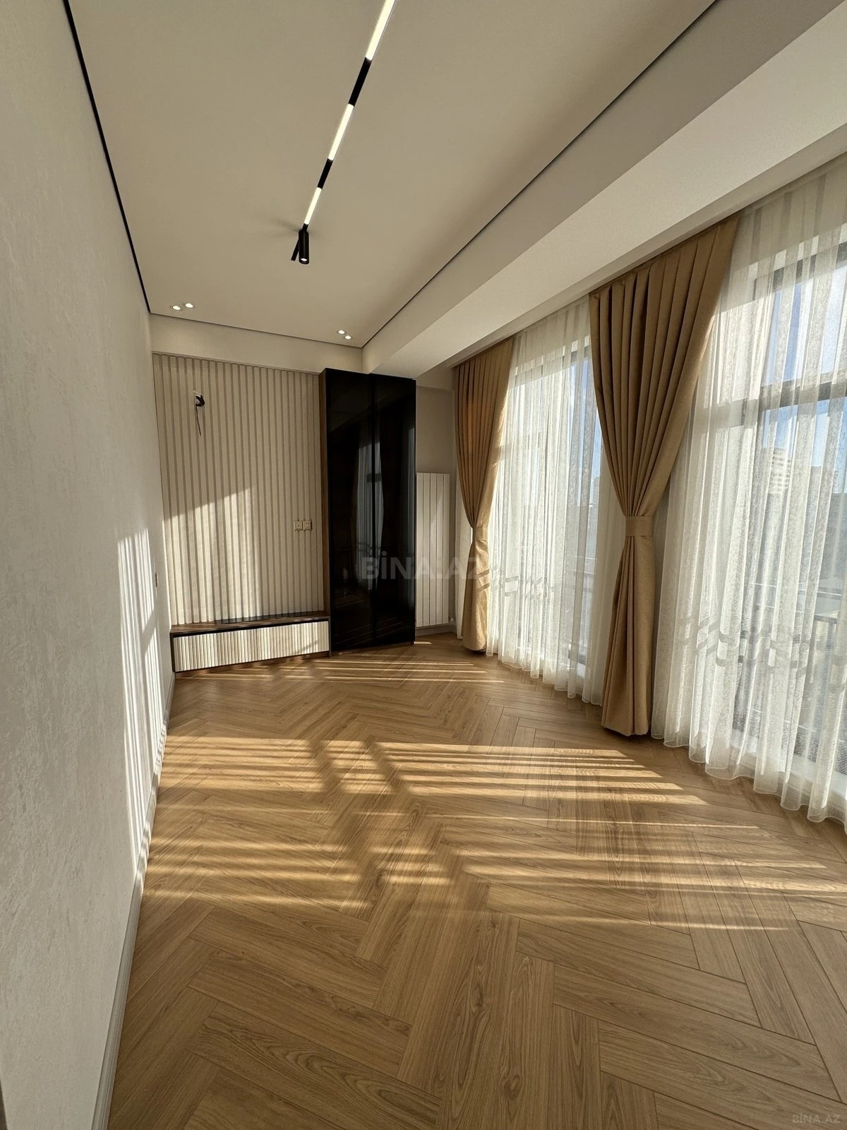 Satılır 2 otaqlı mənzil 71 m²