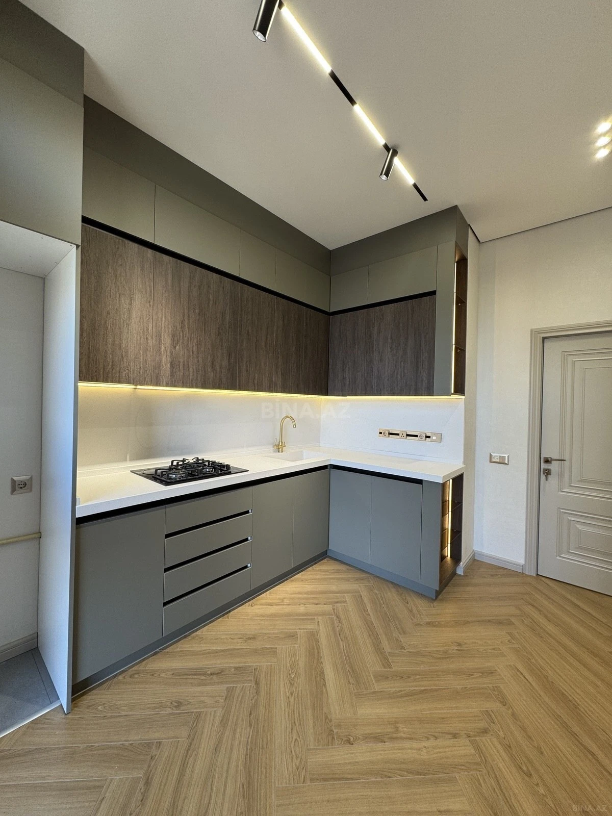 Satılır 2 otaqlı mənzil 71 m²