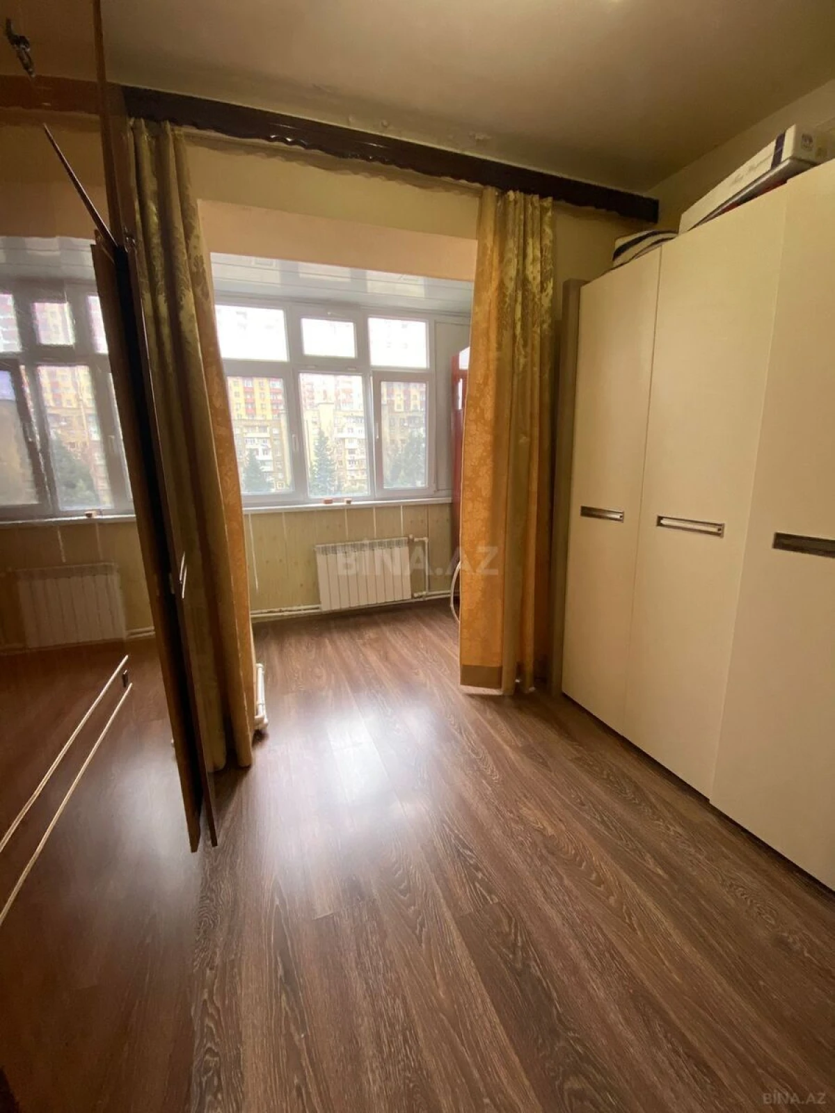 Satılır 5 otaqlı mənzil 110 m²