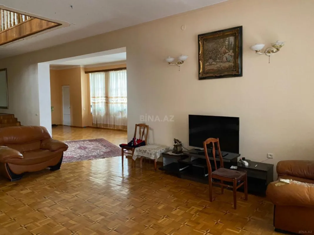 Satılır 5 otaqlı həyət evi 600 m²