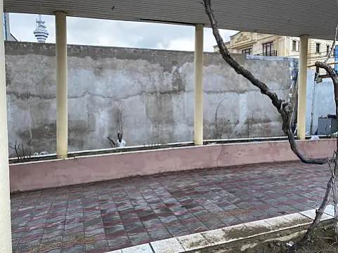 Satılır 5 otaqlı həyət evi 600 m²