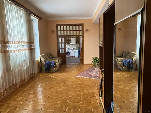 Satılır 5 otaqlı həyət evi 600 m²