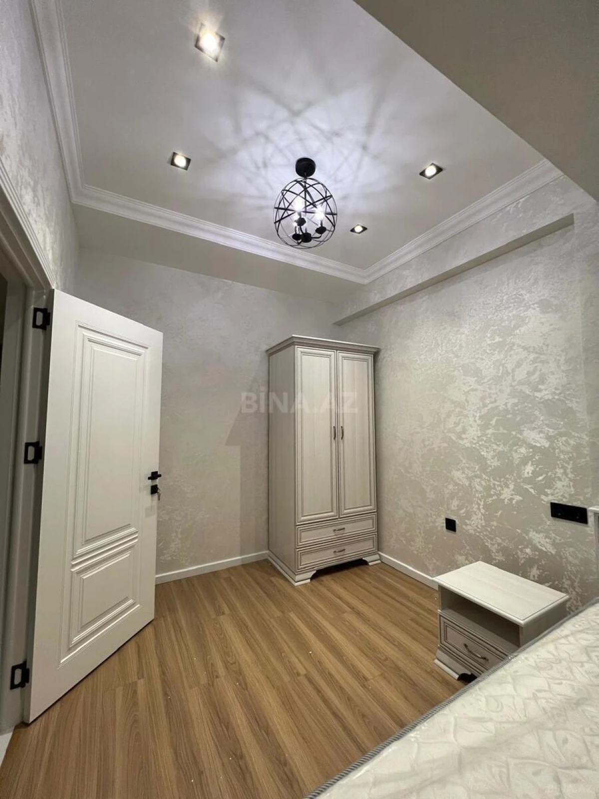 Kirayə verilir 3 otaqlı mənzil 115 m²