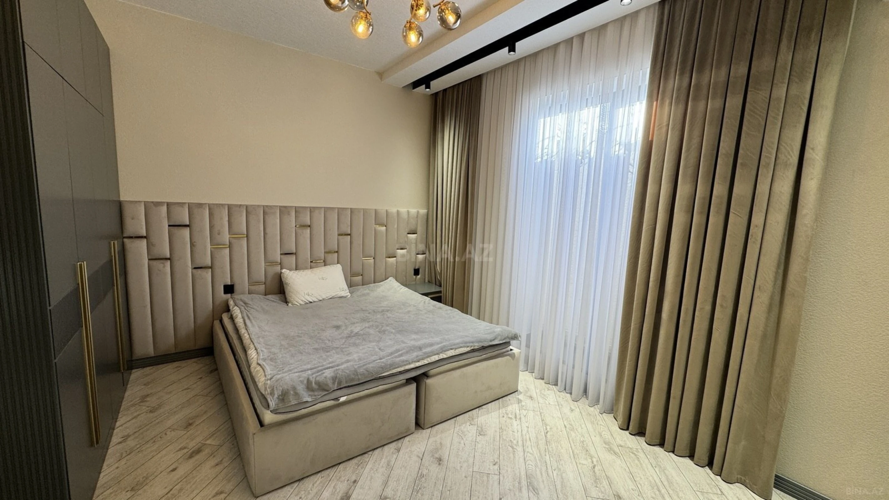 Satılır 5 otaqlı həyət evi 240 m²