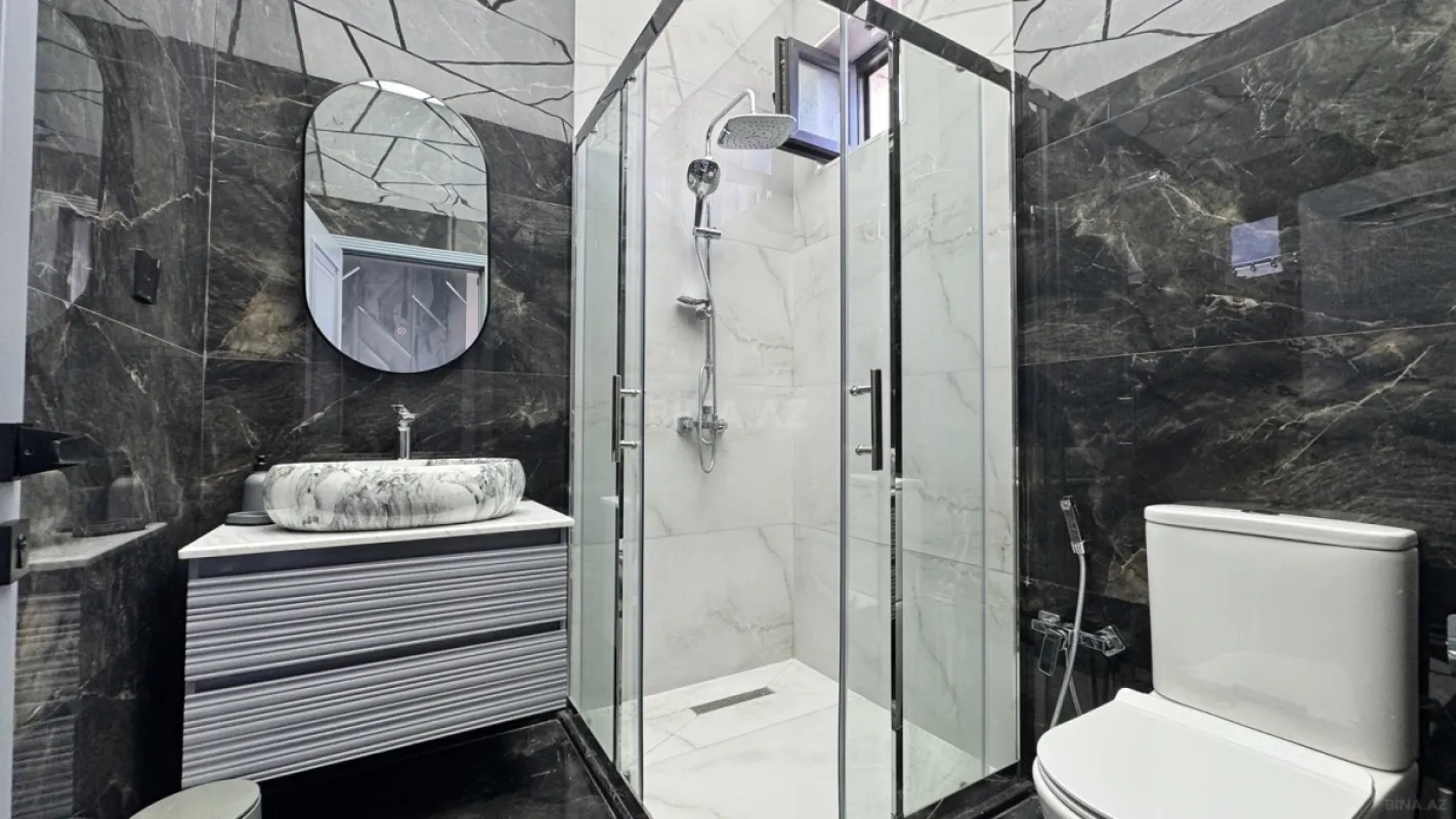 Satılır 5 otaqlı həyət evi 240 m²