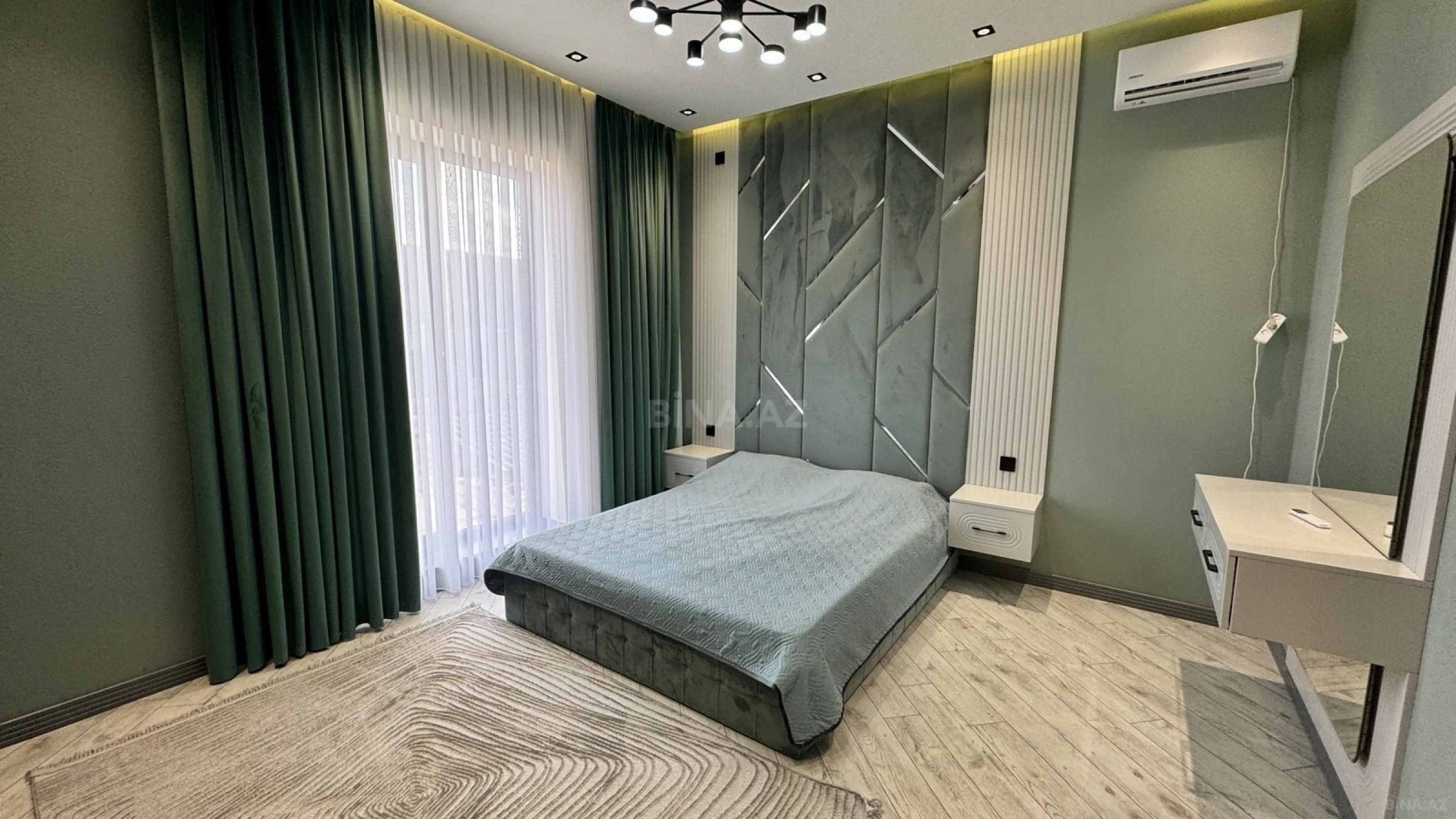 Satılır 5 otaqlı həyət evi 240 m²