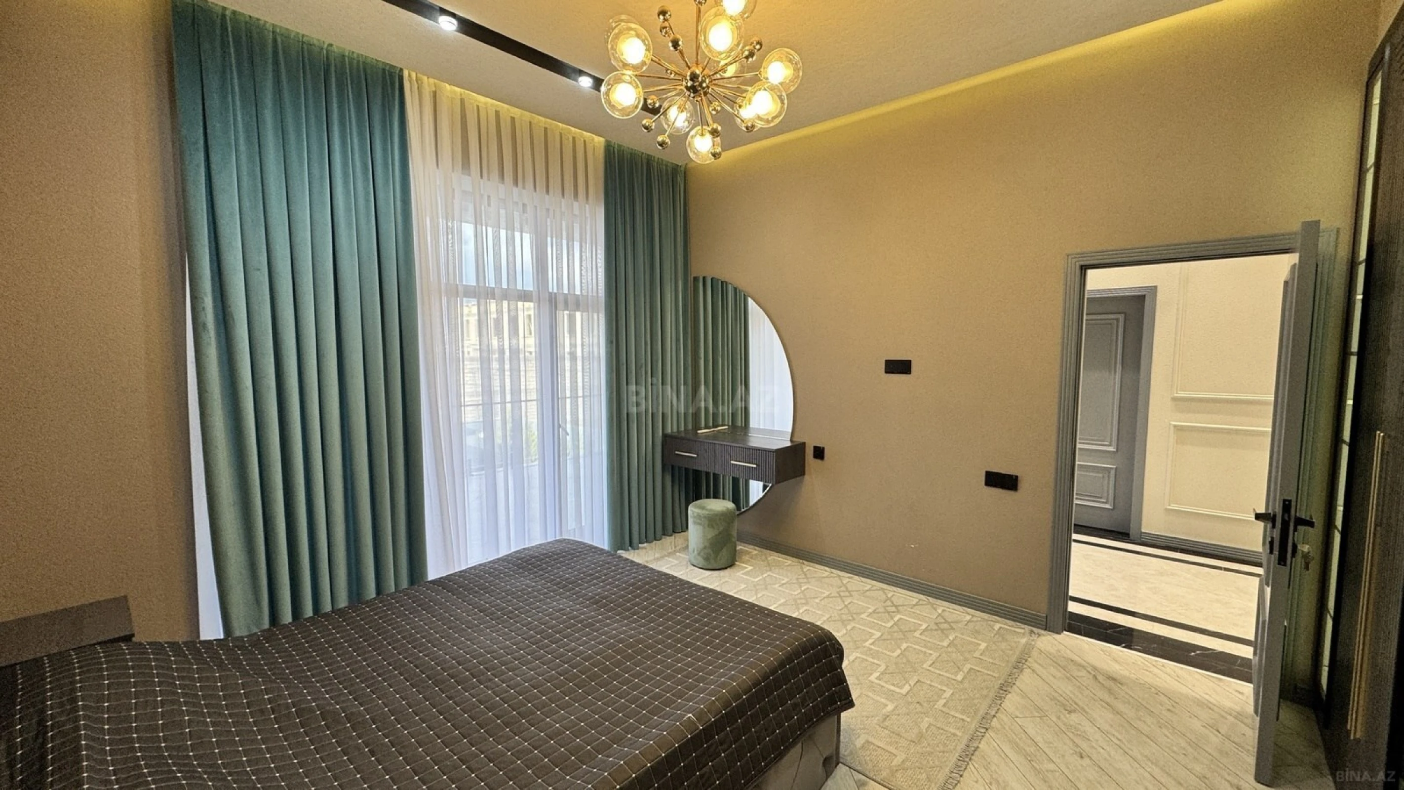 Satılır 5 otaqlı həyət evi 240 m²