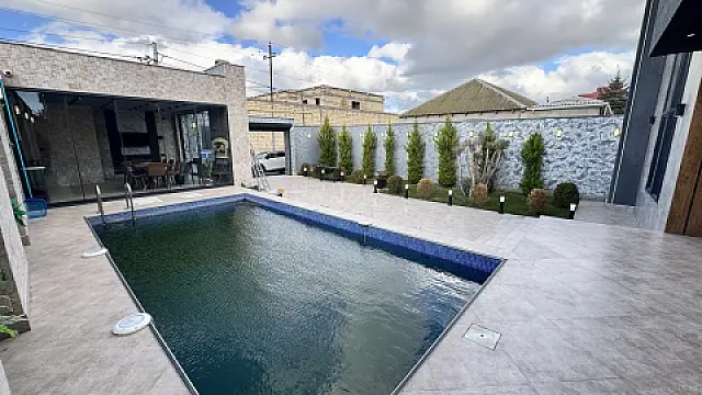 Satılır 5 otaqlı həyət evi 240 m²