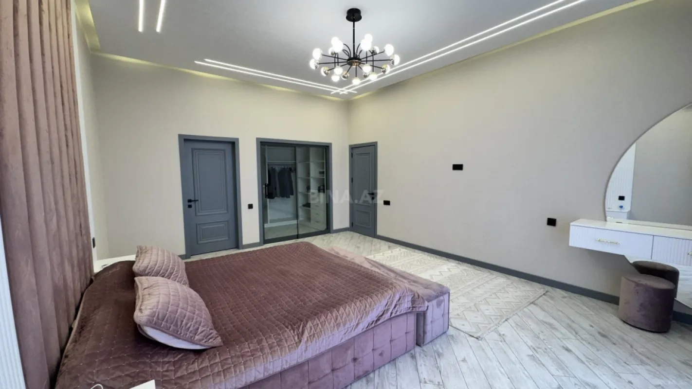 Satılır 5 otaqlı həyət evi 240 m²