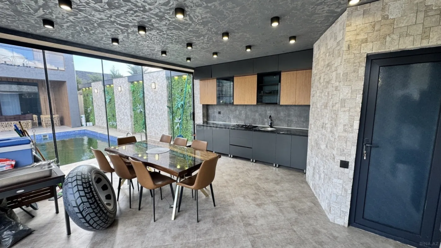 Satılır 5 otaqlı həyət evi 240 m²