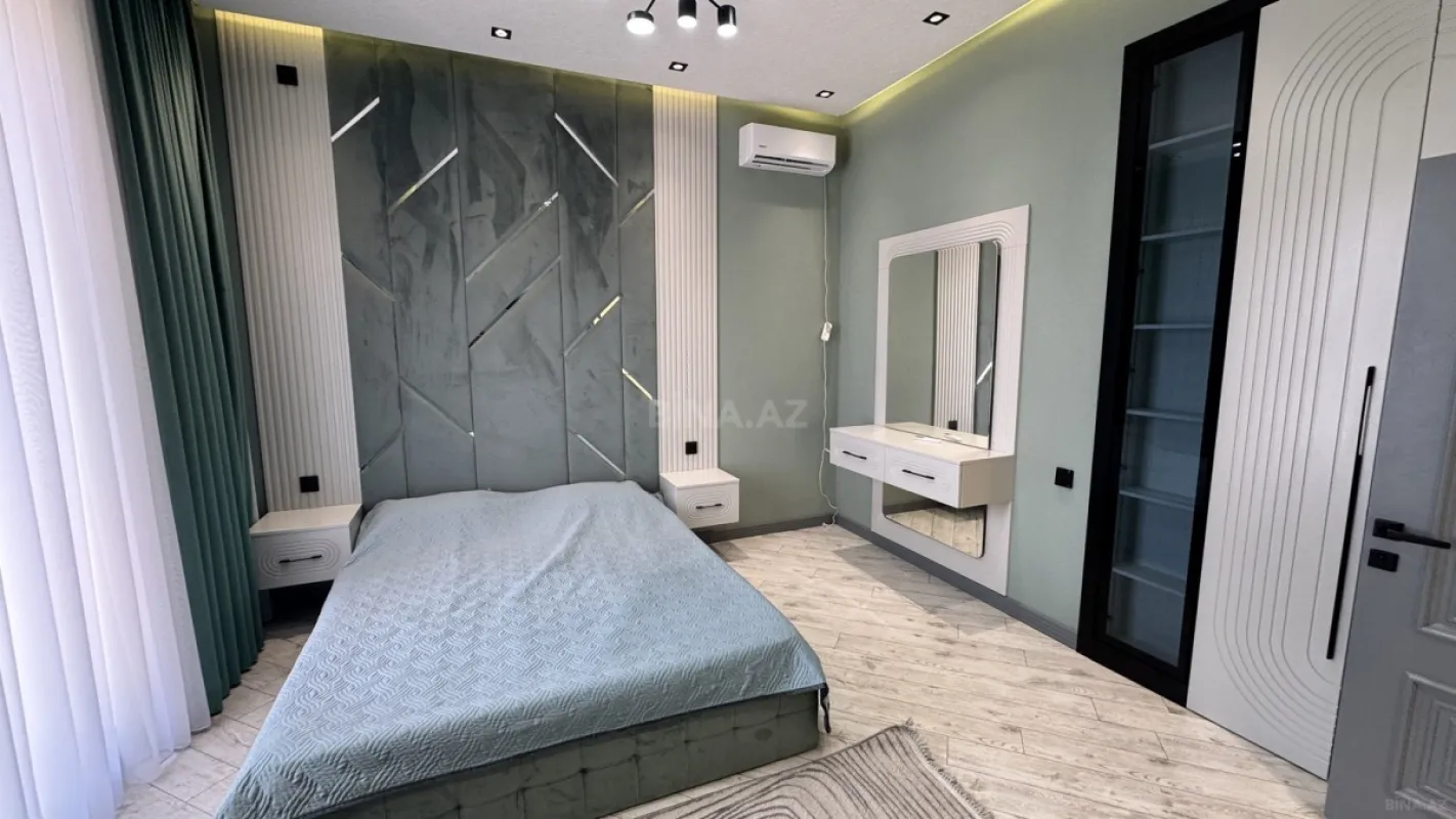 Satılır 5 otaqlı həyət evi 240 m²