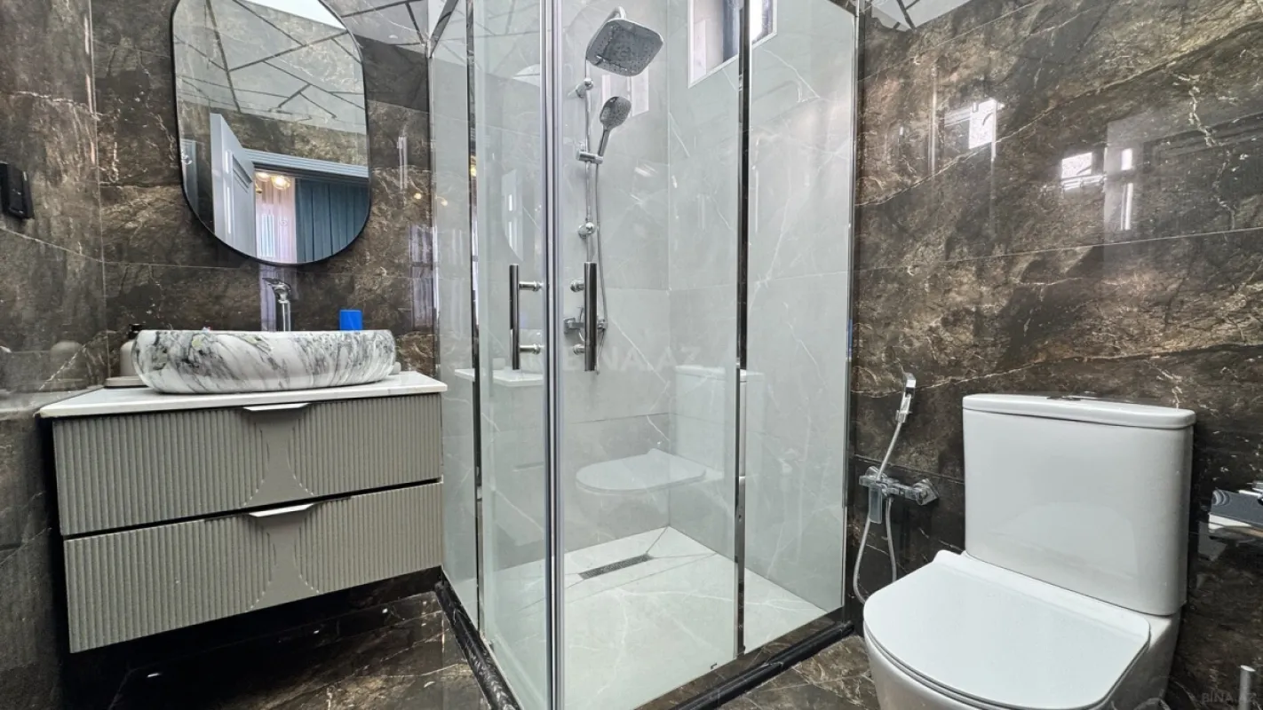 Satılır 5 otaqlı həyət evi 240 m²