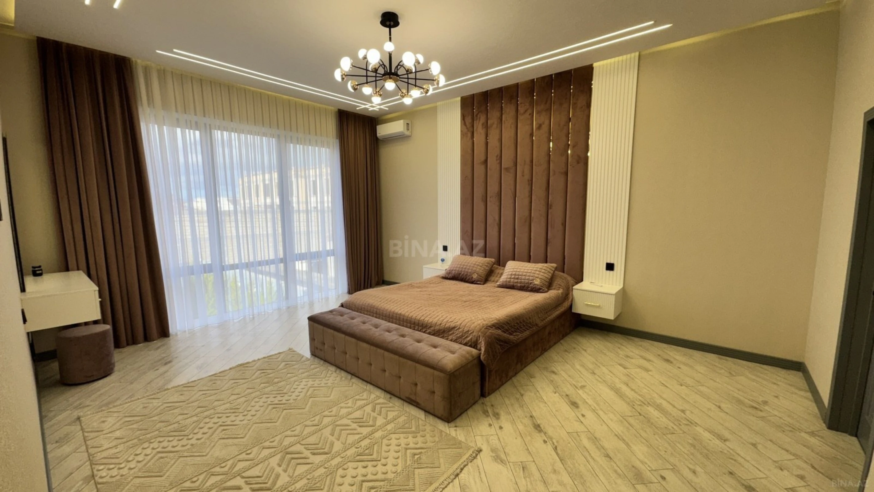 Satılır 5 otaqlı həyət evi 240 m²