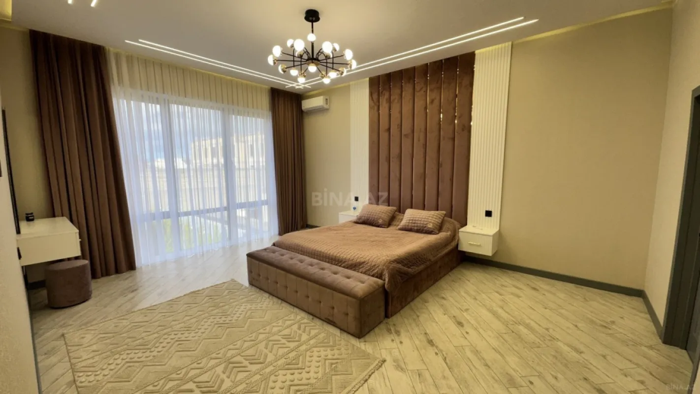 Satılır 5 otaqlı həyət evi 240 m²