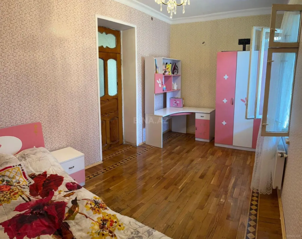 Satılır 9 otaqlı həyət evi 400 m²