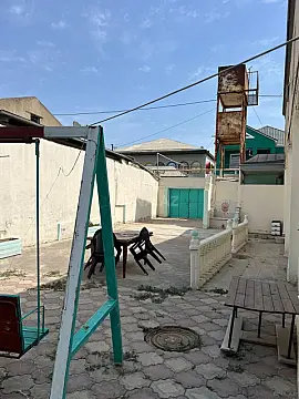 Satılır 9 otaqlı həyət evi 400 m²