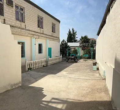 Satılır 9 otaqlı həyət evi 400 m²