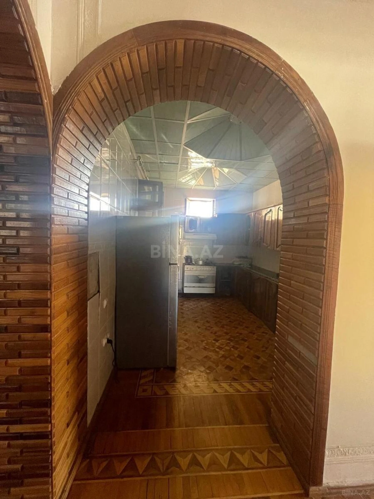 Satılır 9 otaqlı həyət evi 400 m²