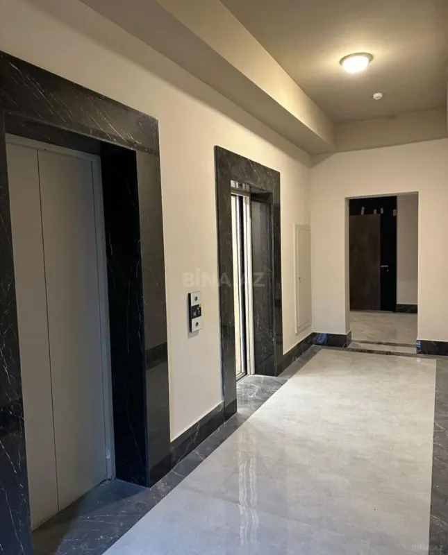 Satılır 3 otaqlı mənzil 136 m²