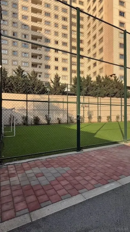 Satılır 3 otaqlı mənzil 136 m²