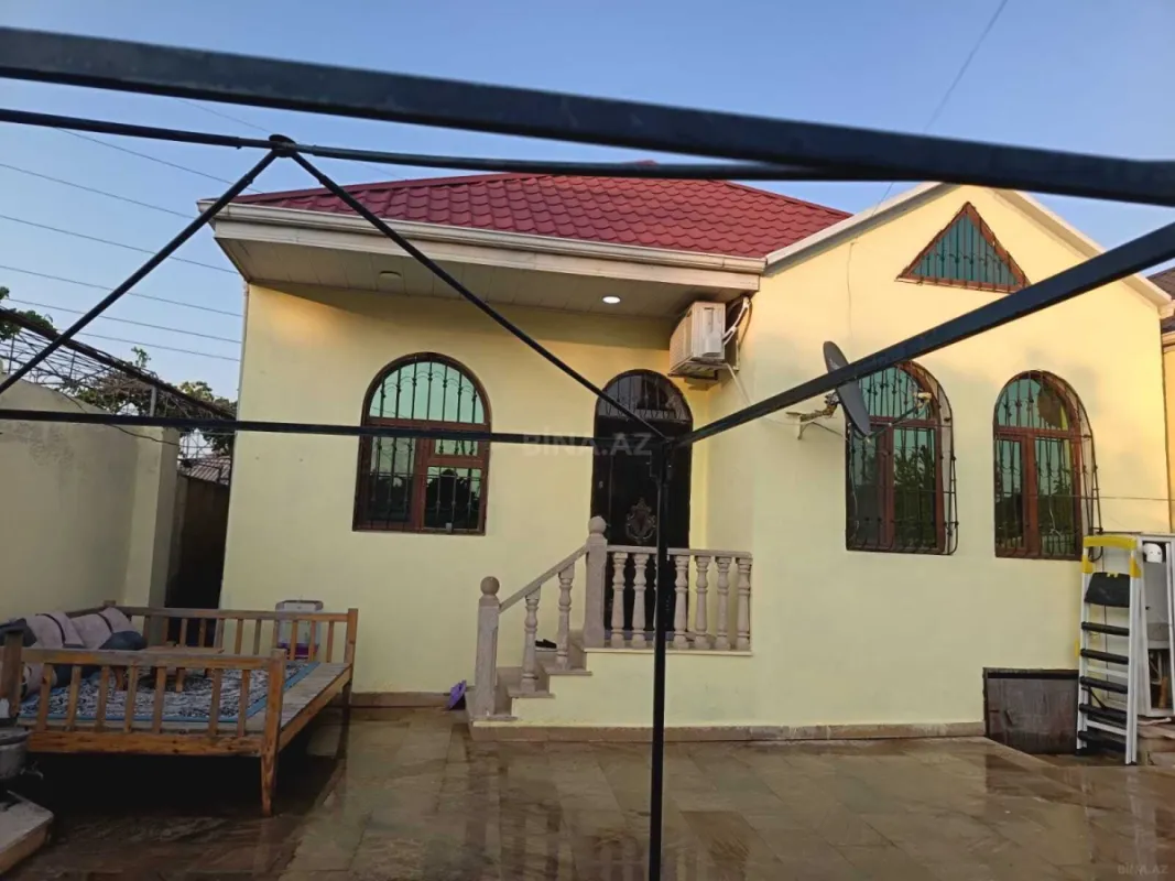 Satılır 4 otaqlı həyət evi 100 m²