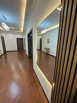 Satılır 3 otaqlı mənzil 132 m²