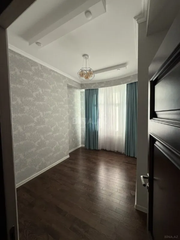 Satılır 3 otaqlı mənzil 118 m²
