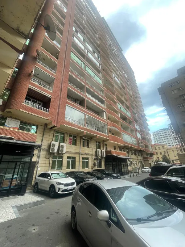 Satılır 3 otaqlı mənzil 118 m²