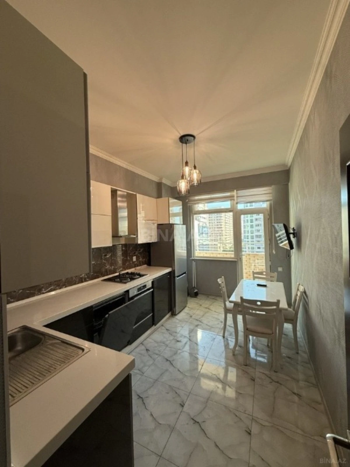 Satılır 3 otaqlı mənzil 118 m²