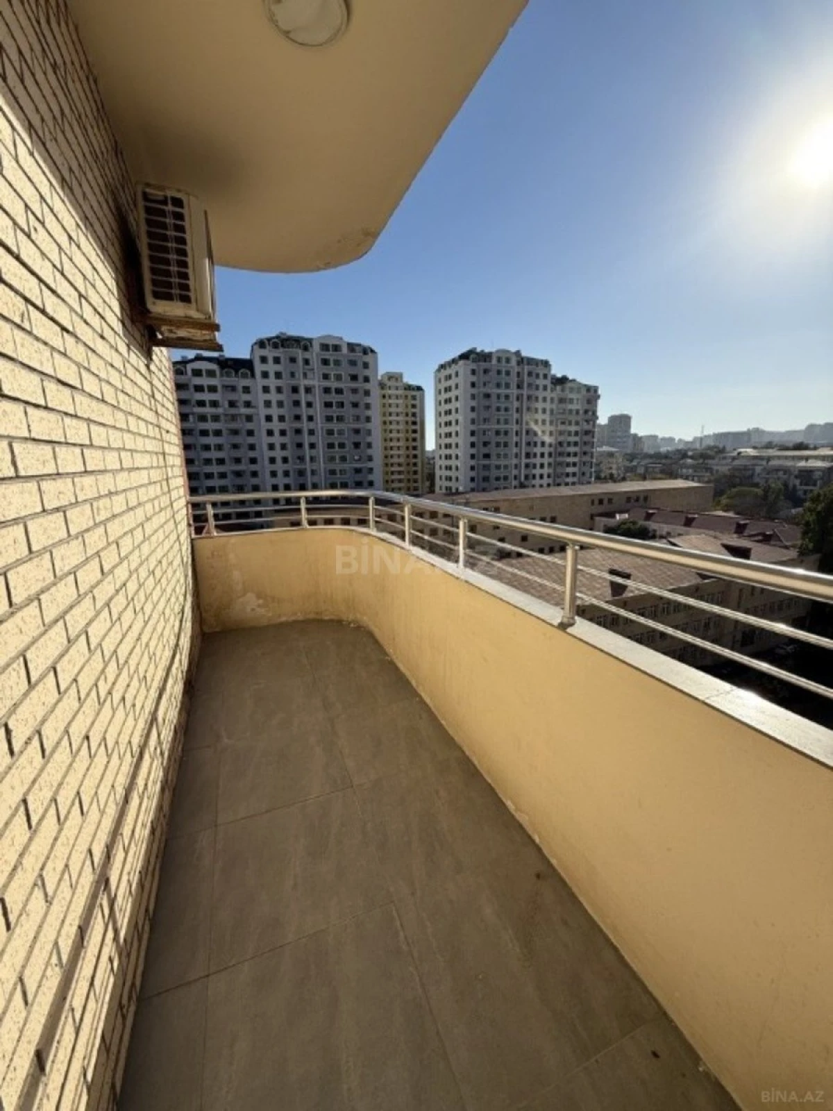 Satılır 3 otaqlı mənzil 118 m²