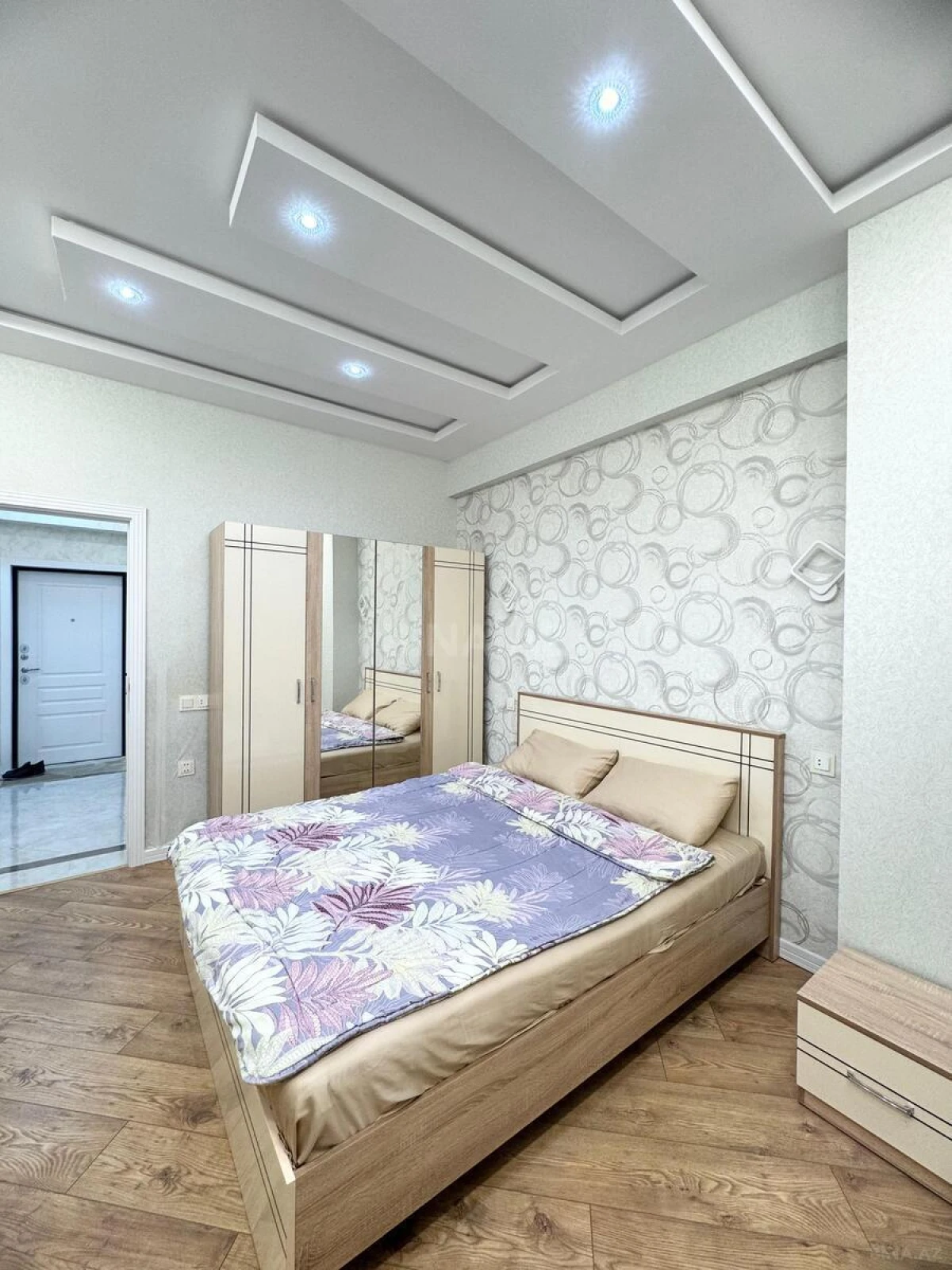Kirayə verilir 2 otaqlı mənzil 68 m²