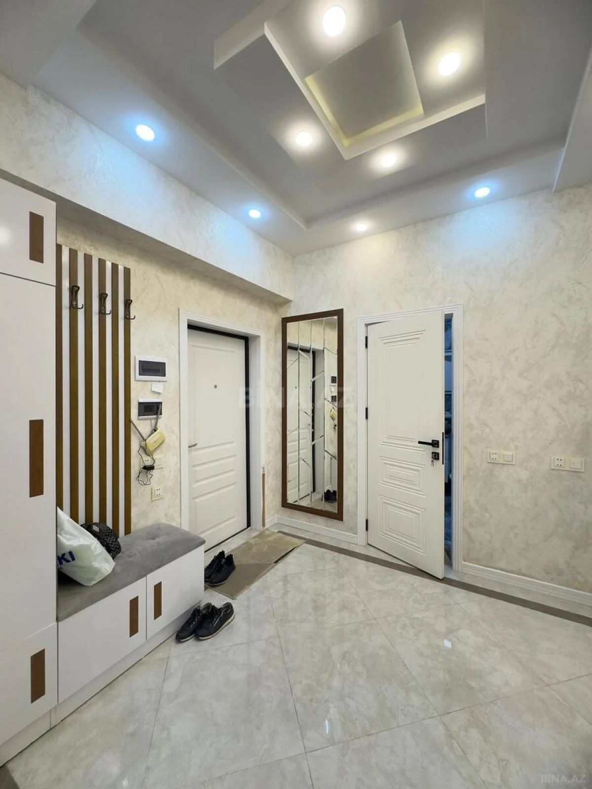 Kirayə verilir 2 otaqlı mənzil 68 m²